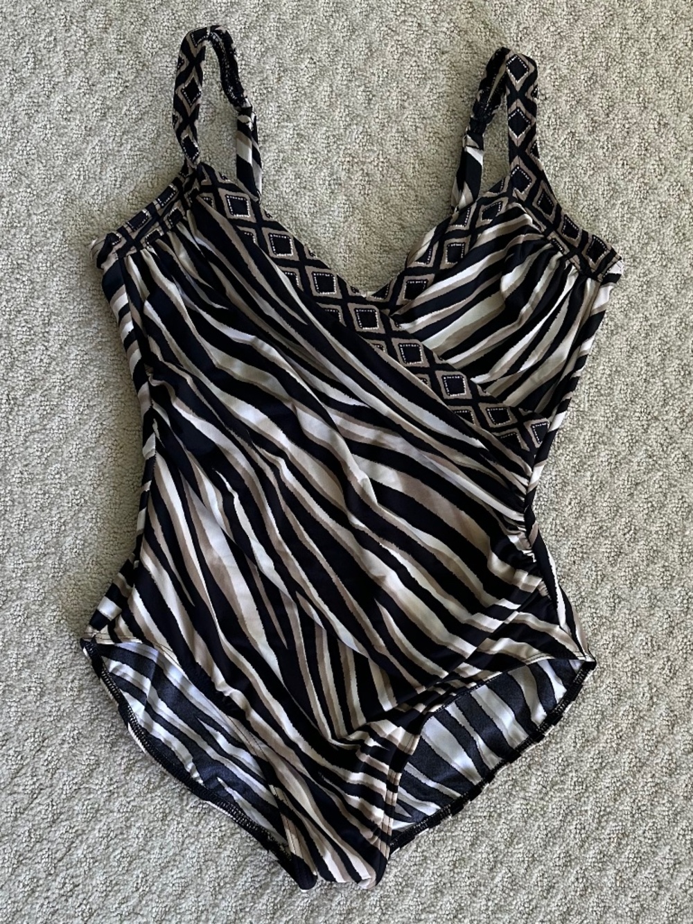 Miraclesuit Opposites Attract Sanibel Underwire One-Piece Swimsuit 16 Beach Pool - Picture 3 of 13